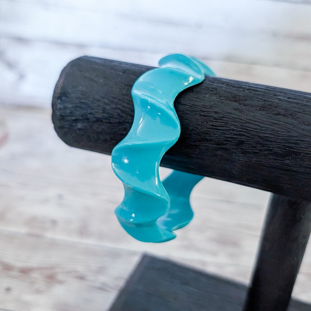 Vintage Bracelet Wavy Bright Blue/Turquoise Tone Bangle